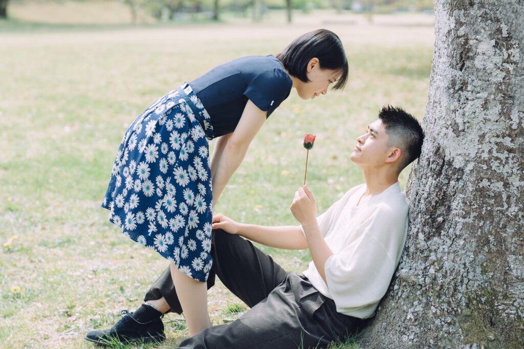 愛知県瀬戸市の定光寺公園でカップルフォトの出張撮影をしました｜撮影写真（2枚目）