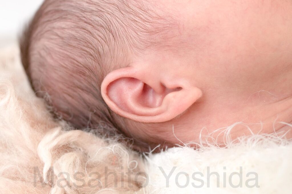 長野県岡谷市のニューボーンフォト｜赤ちゃんの耳の可愛いアップショット。
